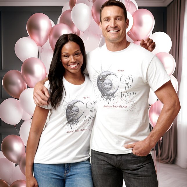Över Måne Flickans babyskor T Shirt (Over The Moon Girl Baby Shower T-Shirt)