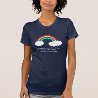 Över regnbågekvinnorna (mörk) tee shirt