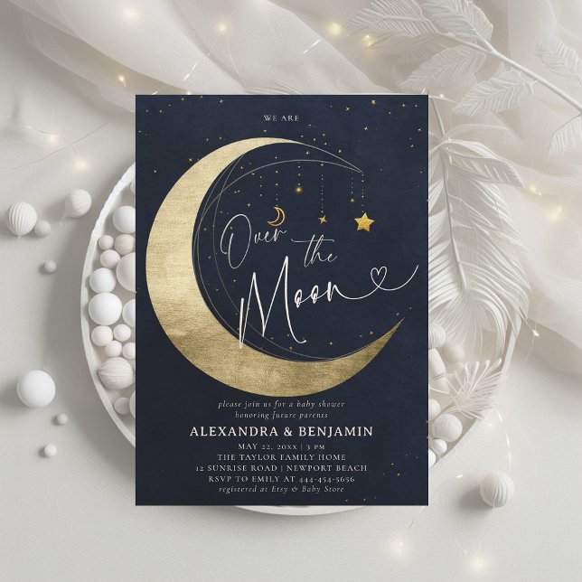 Över skuret Måne vid mynningen Pojke vid Guld Inbjudningar (over the moon baby shower invitation moon stars watercolor cute coed elegant neutral navy blue)