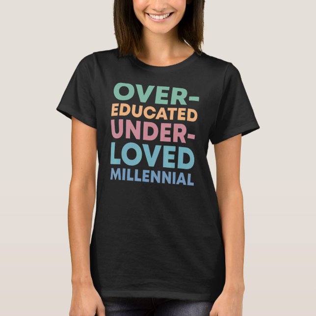 Över utbildad under "Loved Millennials"-Högerna fö T Shirt (Framsida)