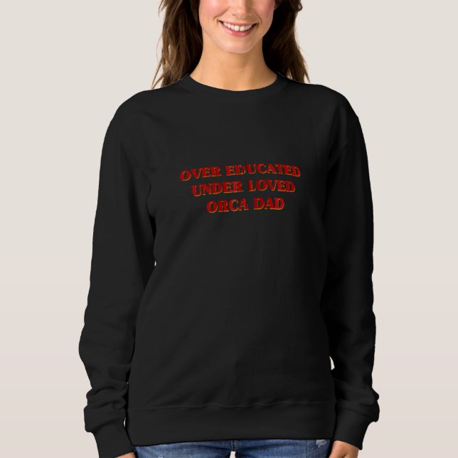 Över utbildad under Loved Orca Pappa Aesthetic Zip T Shirt (Framsida)