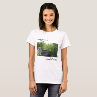 ÖVERBRYGGA LANDSKAP MED TEXT TEE SHIRT