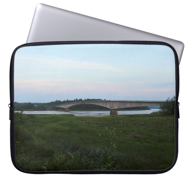 Överbrygga Laptop Fodral (Framsidan)