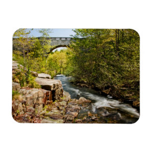 Överbrygga över floden magnet