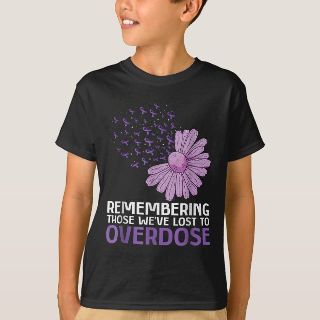 Överdosering av medvetandehöjande känsla i minnet  t shirt (Framsida)