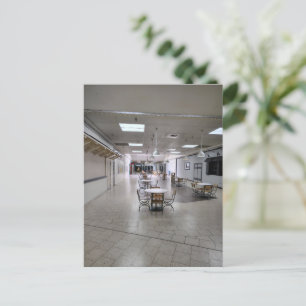 Övergångsutrymme Nästan övergiven galleria matsal Vykort