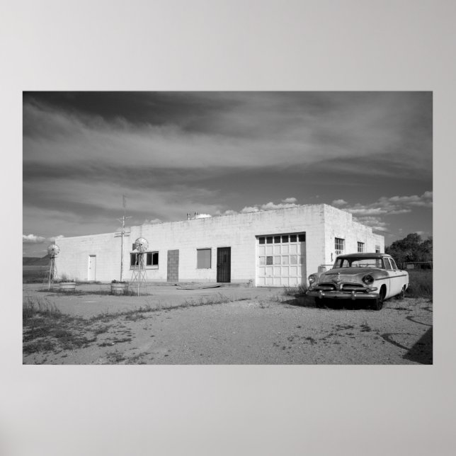 Övergiven gas Station Poster (Framsidan)