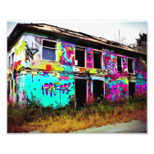 Övergivna hus med Colorful Graffiti