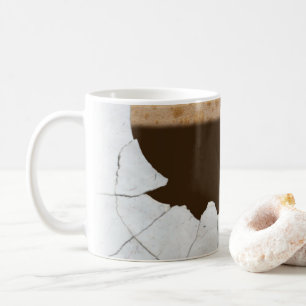 Overklig mugg. Omöjligt knäckt och Shattered. Kaffemugg