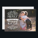 Överlägg Typografiskt julfoto Hälsning Julkort<br><div class="desc">Övertäckning med en mycket lätt skugga förvandlar bild till ett professionellt utskrivet gratulationskort. Rustik vintage typografisk ritytans effekttext, med anpassningsbarnas foto, namn och år framtill, med en jämn ritbordseffekt utskriven på baksidan. Använda ett färg-foto. Trendig grått med färsk, vit, handskriven stil är ett modernt tema för Helgdagarna! Fotografi med ställe-hållare...</div>