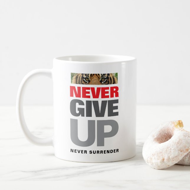 Överlämna aldrig klassiskt citattecken för Ge uppå Kaffemugg (Med munk)