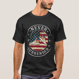 Överlämnande Guld Sneakers Flagga Trump 2024 T Shirt