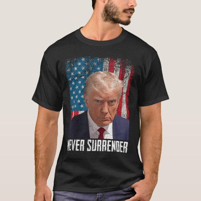 Överlämnande Trump Mugg Shot 2024 President Americ T Shirt (Framsida)