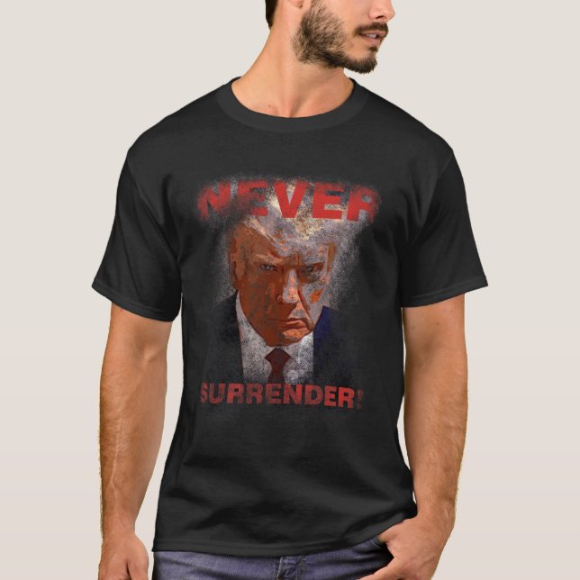 Överlämnande - Trump Mugshot 2024 T Shirt (Framsida)