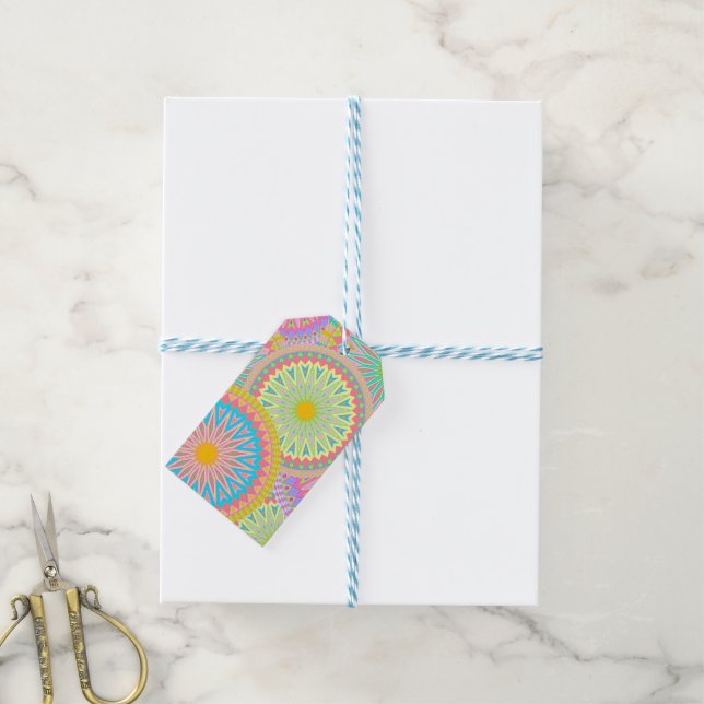 Överlappande Mandala Rosa Blå Gul Mintgrön Lila Presentetikett (Med Snöre)