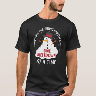Överleva Kindergarten Life One Meltdown på A T Shirt
