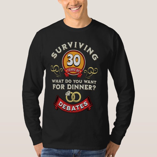 Överlevande 30 års debatter om knappt 30 Bröllop A T Shirt (Framsida)