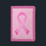Överlevande av medvetandegraden om bröstcancer hos<br><div class="desc">Överlevande från rosa "Ribbon bröstcancermedvetande" Trifold Wallet. Utformning av logotyp för personlig. Lägg till din egen stödtext för anpassningsbar,  krigsordercitat eller överlevande namn.</div>