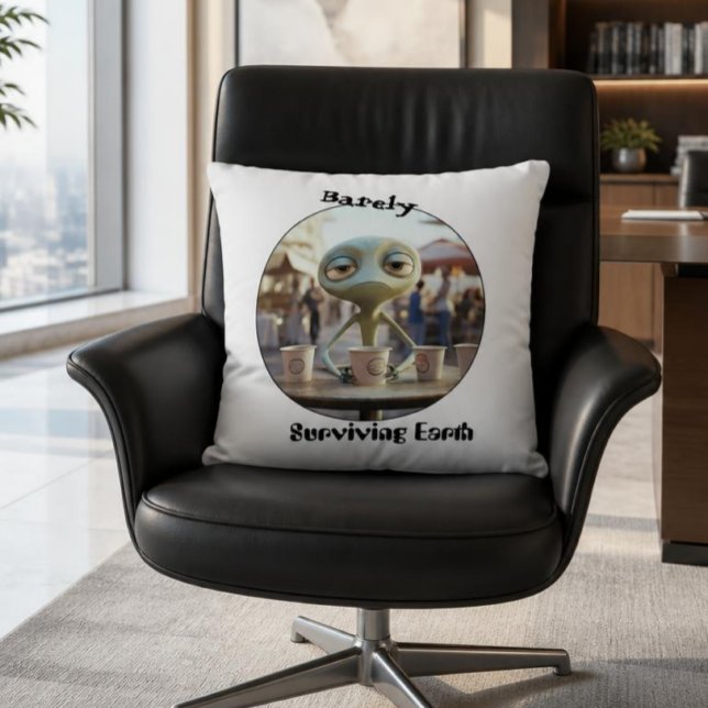 Överlevande jordutlänning kaffedrickare kudde (Skapare uppladdad)