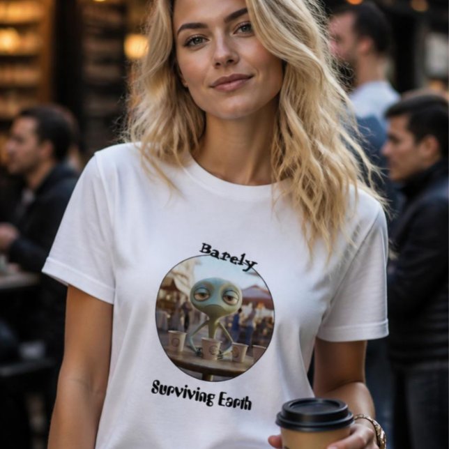 Överlevande jordutlänning kaffedryckare t shirt (Skapare uppladdad)