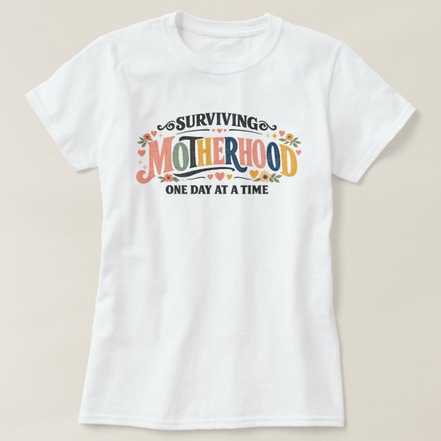 Överlevande Moderskap Rolig Mamma T-Shirt Present  (Design framsida)