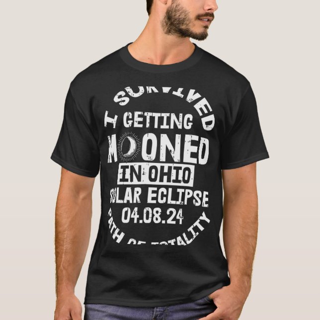 Överlevt att flytta in i Ohio Solar Eclipse Apri T Shirt (Framsida)