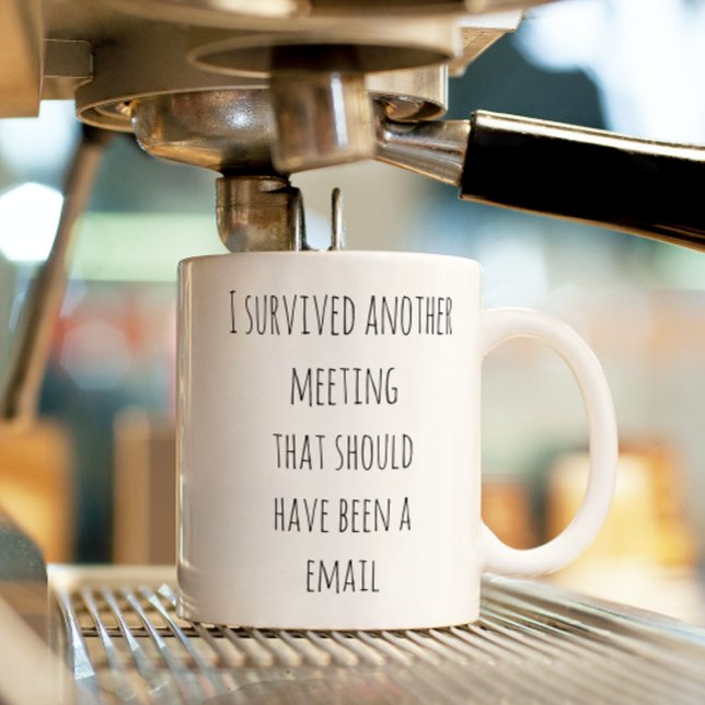 Överlevt ett annat e-postmeddelande skulle ha träf kaffemugg (Skapare uppladdad)