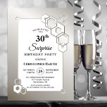Överraskad 30:e Silver-geometrisk Födelsedagsfest Inbjudningar<br><div class="desc">Organisera och inbjudan era vänner och nära vänner till er förvåning 30års födelsedag party med den här snyggten silver sexkantiga geometriska födelsedagsfest inbjudan.</div>