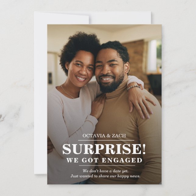 Överraskad att vi är engagerade i fotoannonsering inbjudningar (Framsida)