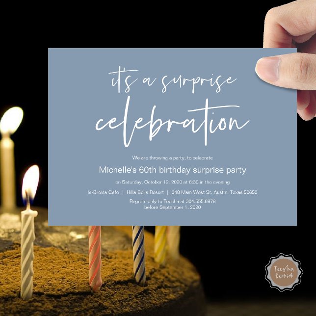 Överraskad Födelsedagsfest Firande Inbjudningar (Surprise Birthday Party Celebration Invitation Card, PDF, in Dusty Blue)