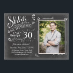 Överraskad födelsedagsinbjudan 30 Chalkboard Rusti Inbjudningar<br><div class="desc">♥ Ett perfekt till inbjudan för dina gäster till denna speciella födelsedagsfest! Chalkboard-design. Du kan lägga din egen bild!</div>