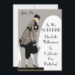 Överraskad Party! Elegant Art Deco-gruppinbjudning Inbjudningar<br><div class="desc">Vackra konst deco stil överraskande festinbjudningar. Elegant dam i en leopard jackar om att titta tillbaka och inbjudan att gå med henne för en överraskning party! Skriv bara in dina egna uppgifter för att göra den här klassiska inbjudan till din egen.</div>