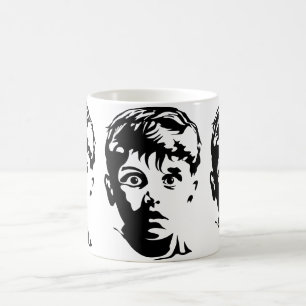 Överraskad pojke grafisk konst stencil mugg