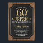 Överraskande 60:e Födelsedagsfesten - Wood Guld Inbjudningar<br><div class="desc">Rustic Surprise 60:e födelsedagshälsinbjudan. Utformning av elegant i svart och faux glitter guld och mörk brunträ i mönster. Elegantens skriptteckensnitt för funktioner. Berätta om du behöver anpassa dig ytterligare.</div>