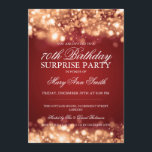 Överraskande 70:e födelsedagen Guld & Red Sparklin Inbjudningar<br><div class="desc">Elegant 70:e överraskningsdesignen Födelsedagsfest inbjudan med Guld & Red Sparkling Ljus motif,  eget namn och datum samt ytterligare text. Imponera på din familj och dina vänner med den här snyggten och presentationen av skolfödelsedag.</div>
