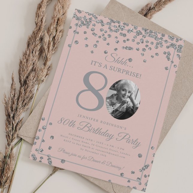 ÖVERRASKNING 80-årsdag Silver Konfetti Rosa Inbjudningar (SURPRISE 80th Birthday Silver Confetti Blush Pink Invitation)