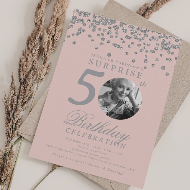 ÖVERRASKNING Foto 50-årsdag Silver Konfetti Rodnad Inbjudningar (SURPRISE Photo 50th Birthday Silver Confetti Blush Invitation)