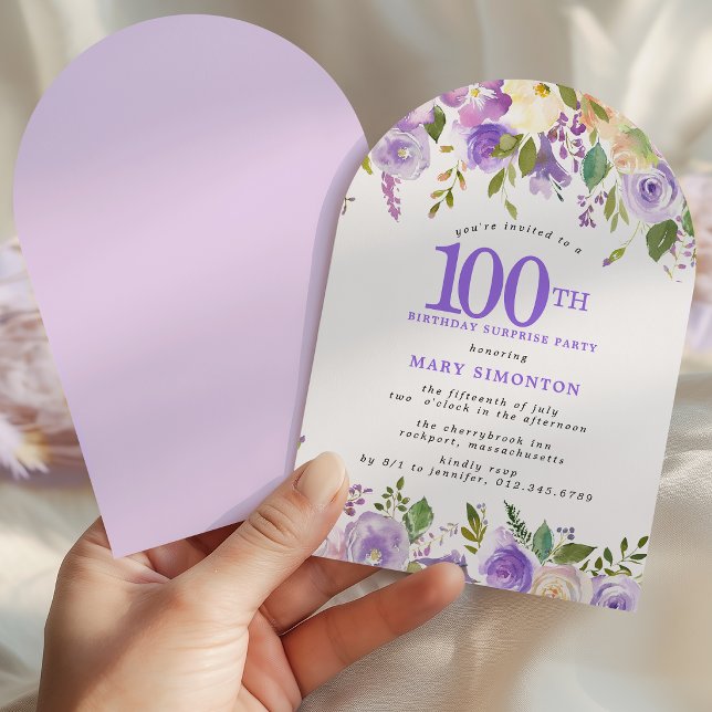 ÖVERRASKNINGSFEST 100-årsdag Lila Blommig Båge Inbjudningar (Skapare uppladdad)