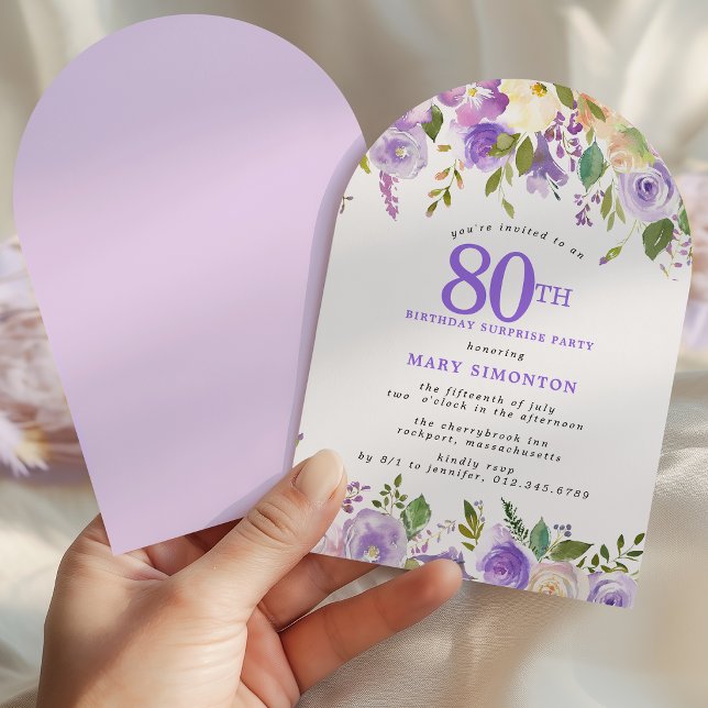 ÖVERRASKNINGSFEST 80-årsdag Lila Blommig Båge Inbjudningar (Skapare uppladdad)
