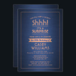 Överrastdag Party Brushed Navy Blue & Copper Inbjudningar<br><div class="desc">Kan du behålla en hemlighet? Familjen och vännerna i inbjudan till en elegant och en spännande överraskning på födelsedagskalender med inbjudningar från anpassningsbarnas marinblått och kopparparti. Alla formuleringar i den här mallen är enkla att anpassa, inklusive meddelandet "Shhh!! "Det är en SURPRISE." Utformningen har ett modernt, strippat gräns på en...</div>
