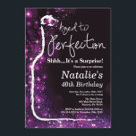 Överrrakning30års födelsedagvin som åldras till inbjudningar<br><div class="desc">Förvåna den 40th vinfödelsedaginbjudan. Åldrats till perfektion. Svart- och lilaglitter. Rött vin. Vinavsmakninginbjudan. Svart och guld- glitterchampagne. 18th 20th 21st 30th 40th 50th 60th 70th 80th 90:e 100.,  något åldras. Behaga klickar "skräddarsy den" knäppas och använder vårt designverktyg för att ändra denna mall för mer ytterligare customization.</div>
