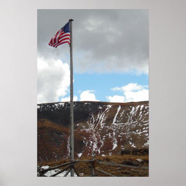 Överst bergsberg med Flagga fotomatvägg Poster (Framsidan)