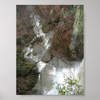 Överst på väggarna poster