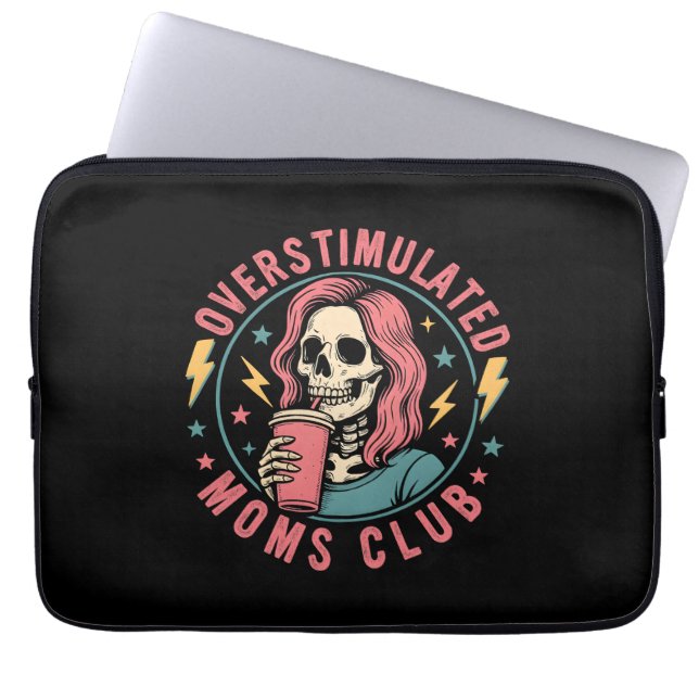 Överstimulerad Mammor Klubb Skull Messy Mamma Life Laptop Fodral (Framsidan)