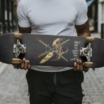 Överstruken svärd med Personligen Dragon Mini Skateboard Bräda 18,5 Cm<br><div class="desc">Ruby pommel svärd kor bakom en gyllene drake på en svart bakgrund med ditt namn.</div>