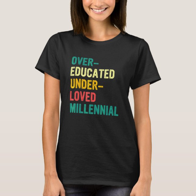 Överutbildad underälskad millennial t shirt (Framsida)