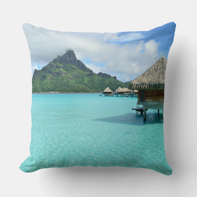 Övervattensresort på Bora Bora kastkudde Kudde (Framsida)