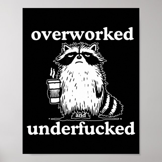 Overworked And Underfored Funny Raccoon Coffee Say Poster (Framsidan)