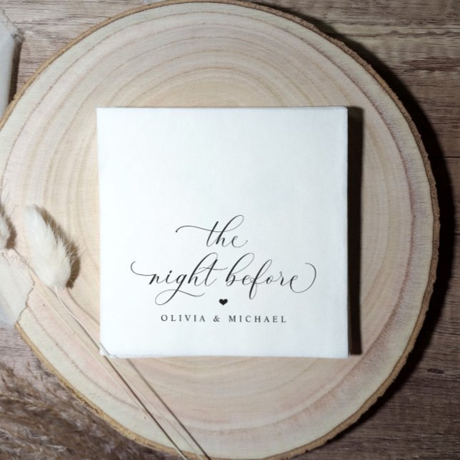 Övningsmiddag servetter natten före bröllopet (The night before wedding rehearsal dinner napkins in black and white script. Personalized rehearsal)