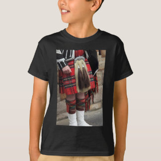 Övre för skotsk pipblåsare nära traditionell tee shirt